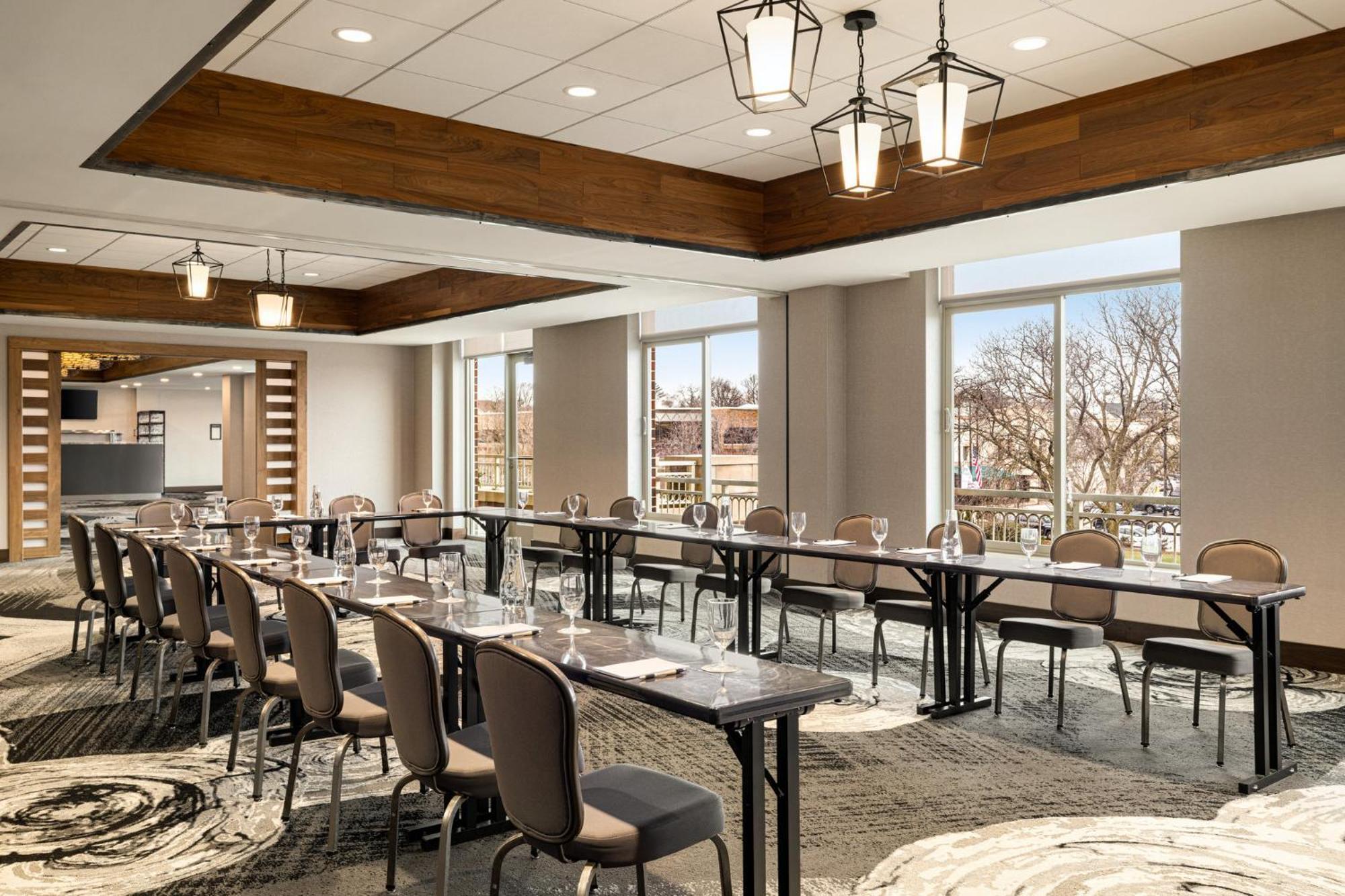 Hotel Indigo Naperville Riverwalk By Ihg Екстериор снимка