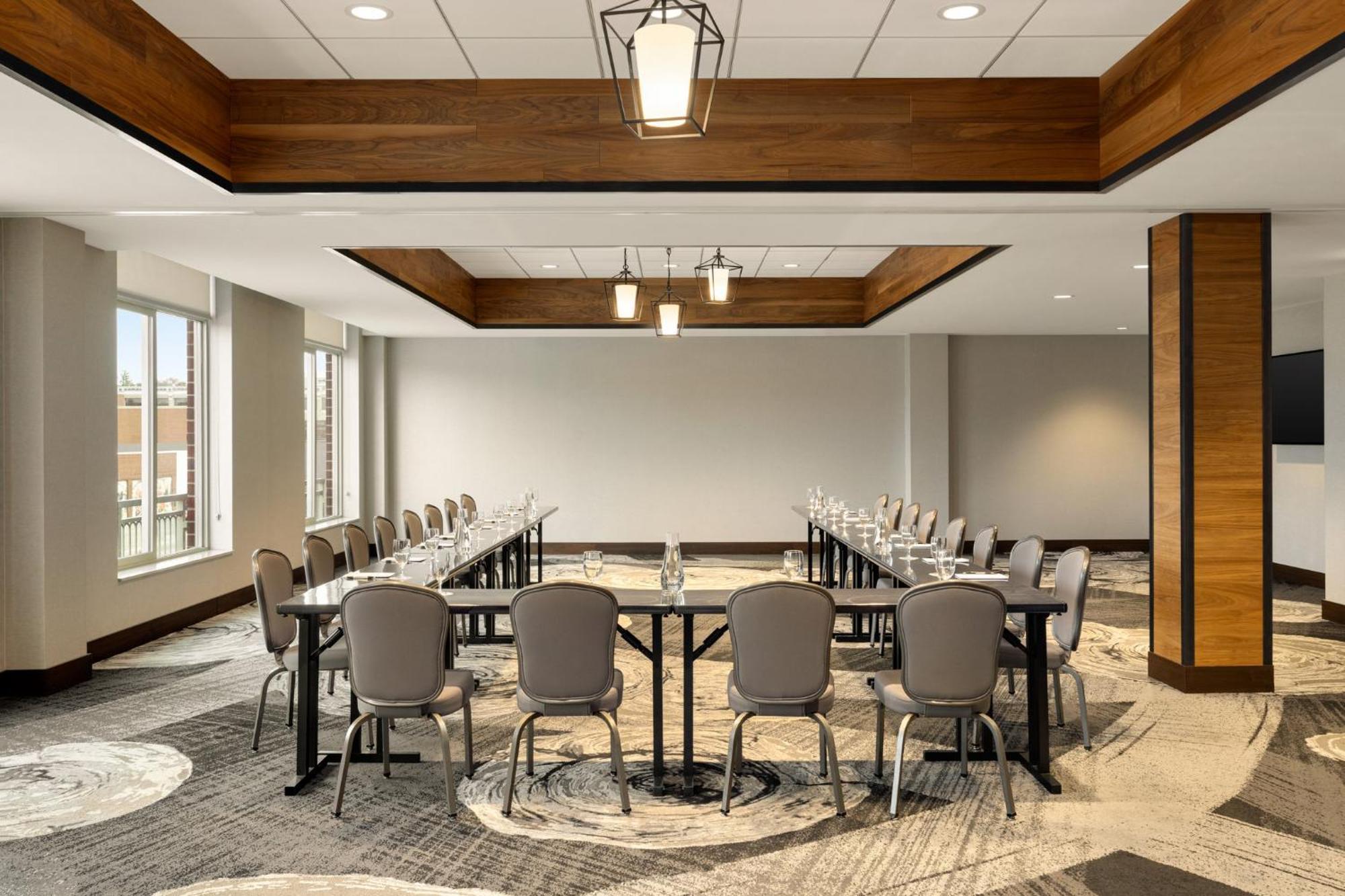 Hotel Indigo Naperville Riverwalk By Ihg Екстериор снимка